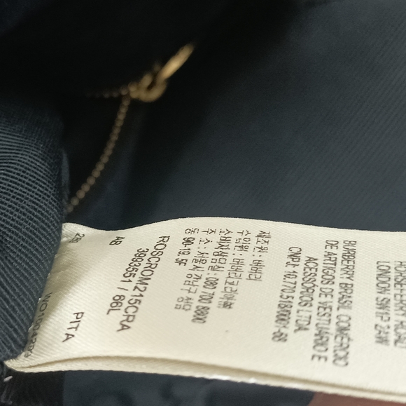 Authenticated Burberry Signature Grain Large Mildenhall Shoulder Bag in Blue - Picture 15 of 16